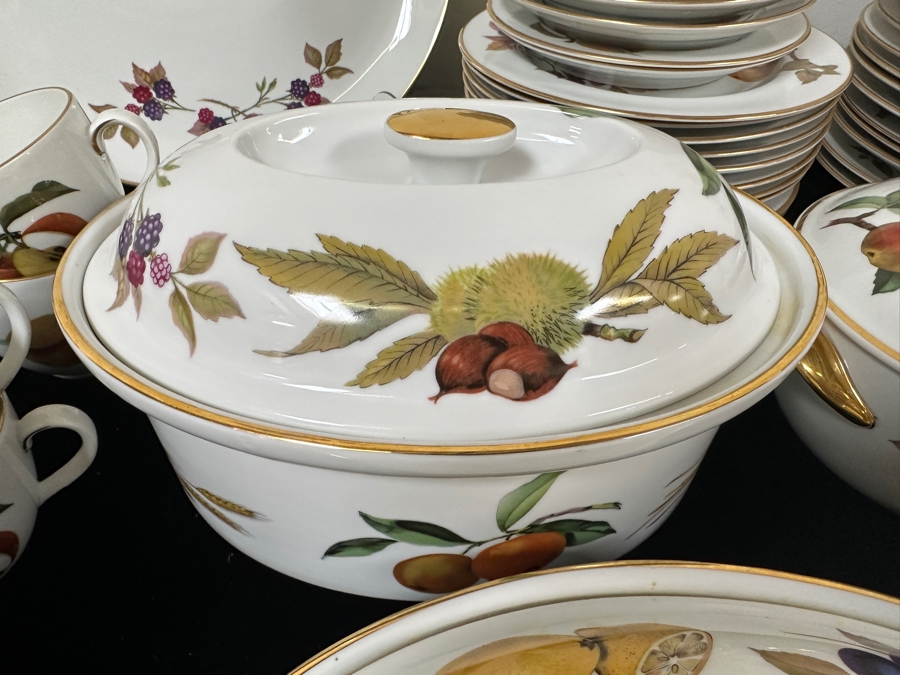 Royal Worcester Fine Porcelain Evesham Made In England Apx Service For 12 With Serving Pieces - See Photos - Retails $3,000+ [Photo 7]
