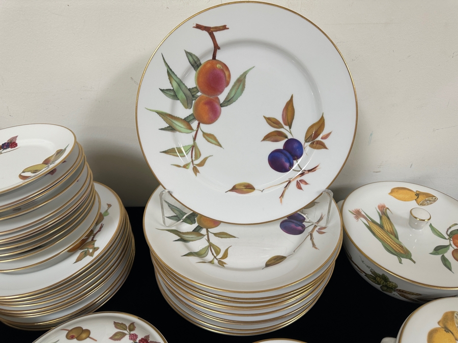 Royal Worcester Fine Porcelain Evesham Made In England Apx Service For 12 With Serving Pieces - See Photos - Retails $3,000+ [Photo 4]