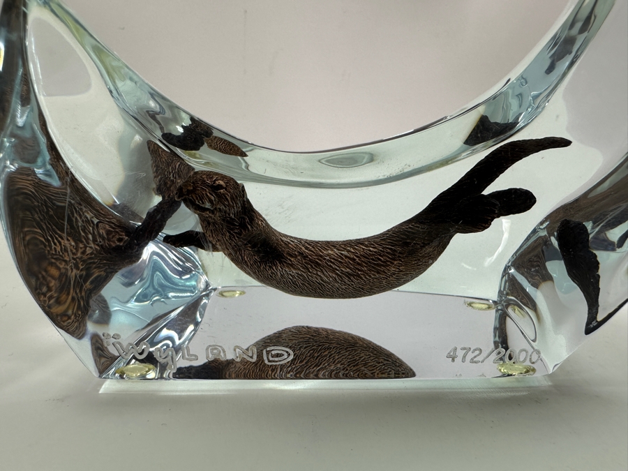 Robert Wyland (B. 1956, American) Lucite And Patinated Metal Sea Otter Sculpture Signed Wyland And Numbered 427 Of 2,000 4.5W X 2.25D X 9H [Photo 6]