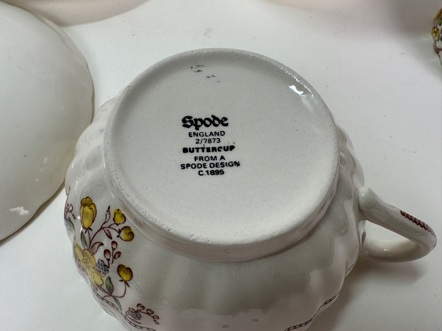 Spode Copeland England 'Buttercup' Pattern Teapot And Four Cups & Saucers [Photo 5]