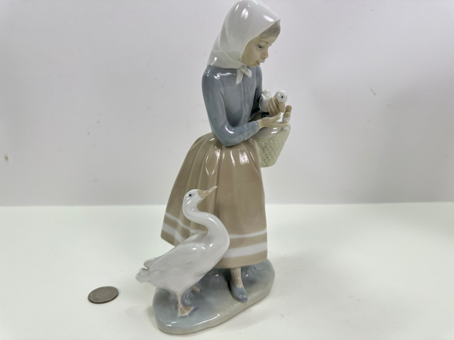 Vintage Lladro Porcelain Figurine Shepherdess With Ducks 9H [Photo 3]