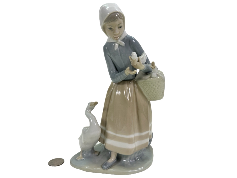 Vintage Lladro Porcelain Figurine Shepherdess With Ducks 9H [Photo 1]