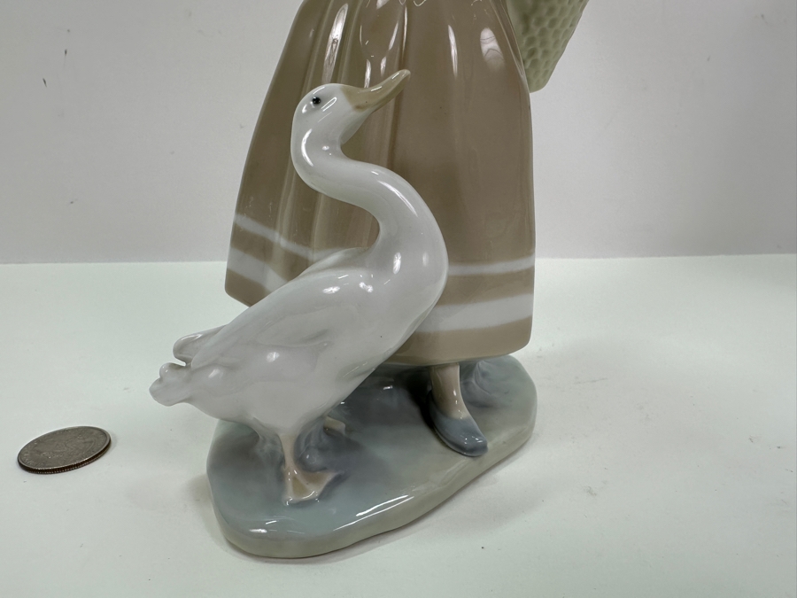 Vintage Lladro Porcelain Figurine Shepherdess With Ducks 9H [Photo 4]