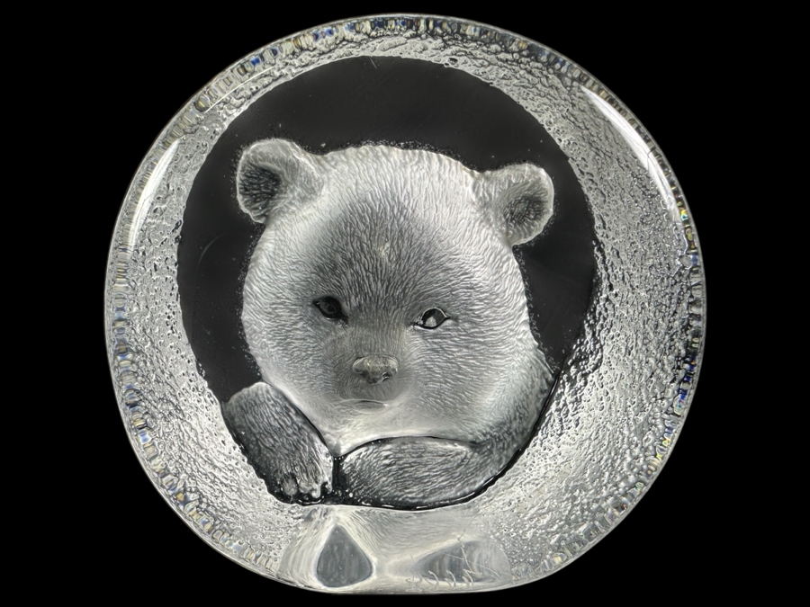 Mats Jonasson Signature Collection Swedish Crystal Polar Bear Cub Paperweight [Photo 1]