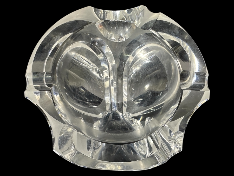 Crystal Ashtray Unknown Make 6'W [Photo 1]