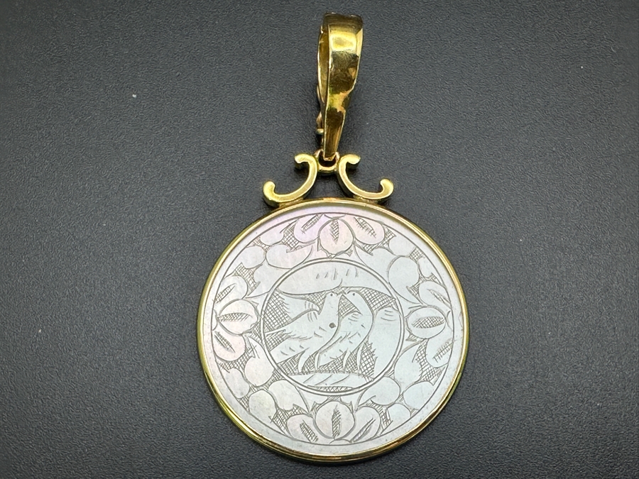Chinese Antique Carved Mother Of Pearl Gaming Counter Circa Emperor Ch'ien Lung (1736-1796) Framed In 14K Gold Pendant With Certificate Of Authenticity 5.7g [Photo 3]