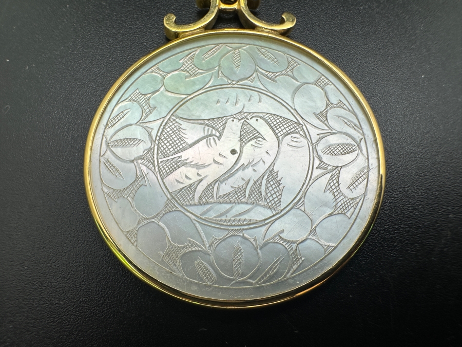 Chinese Antique Carved Mother Of Pearl Gaming Counter Circa Emperor Ch'ien Lung (1736-1796) Framed In 14K Gold Pendant With Certificate Of Authenticity 5.7g [Photo 4]