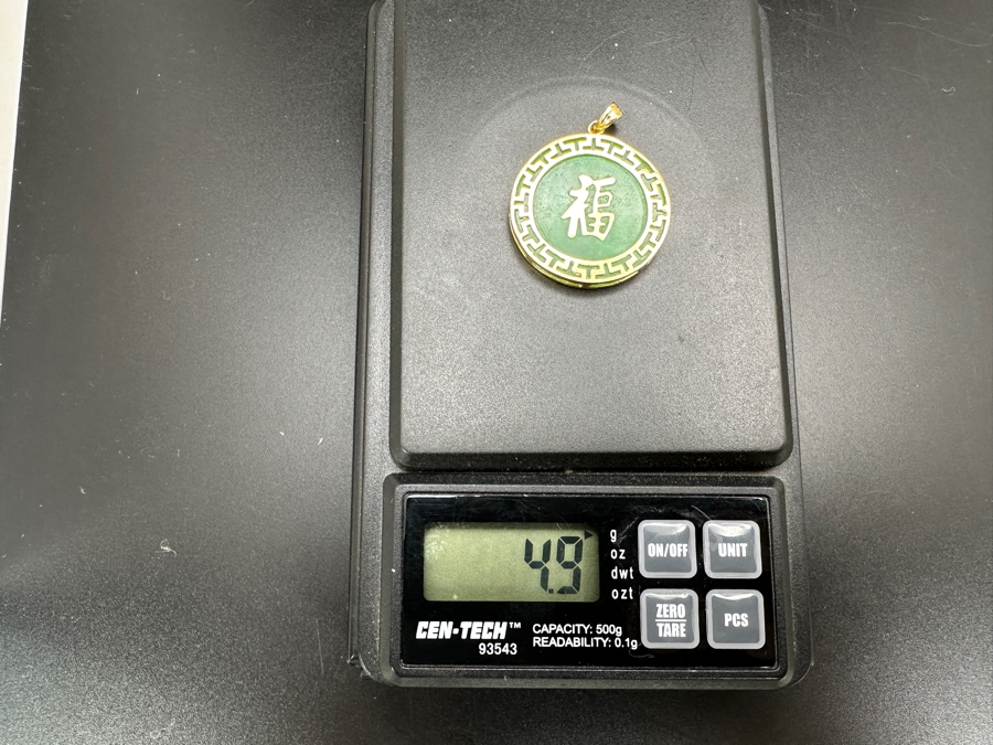 14k Gold Green Jade Medallion Pendant 4.9g Retails $600 [Photo 9]