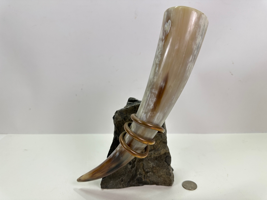 Norse Tradesman Curved Drinking Horn Bundle with Stand and Holster 10'H x 7'W [Photo 2]