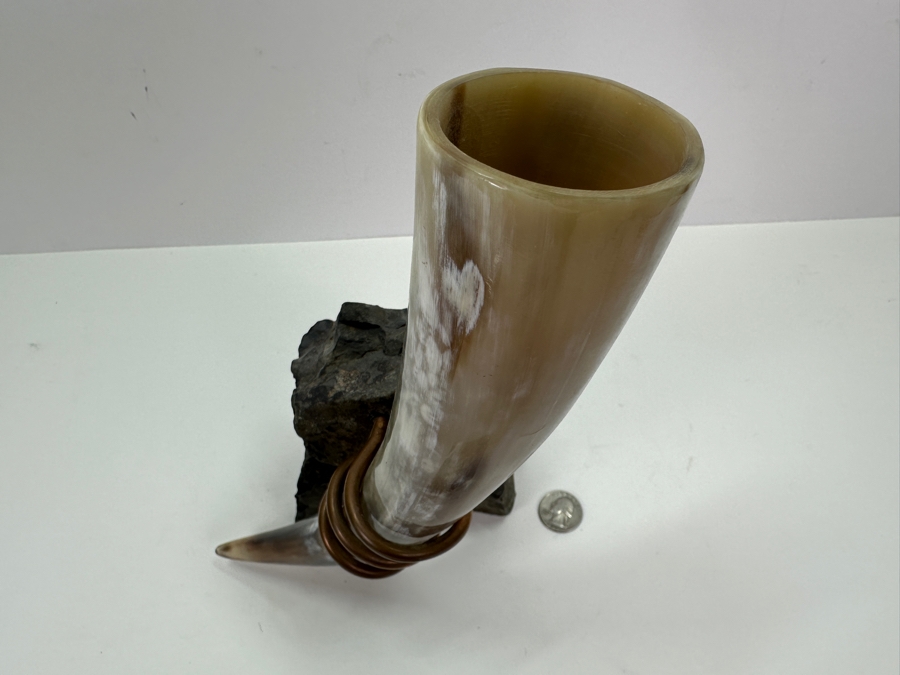 Norse Tradesman Curved Drinking Horn Bundle with Stand and Holster 10'H x 7'W [Photo 3]