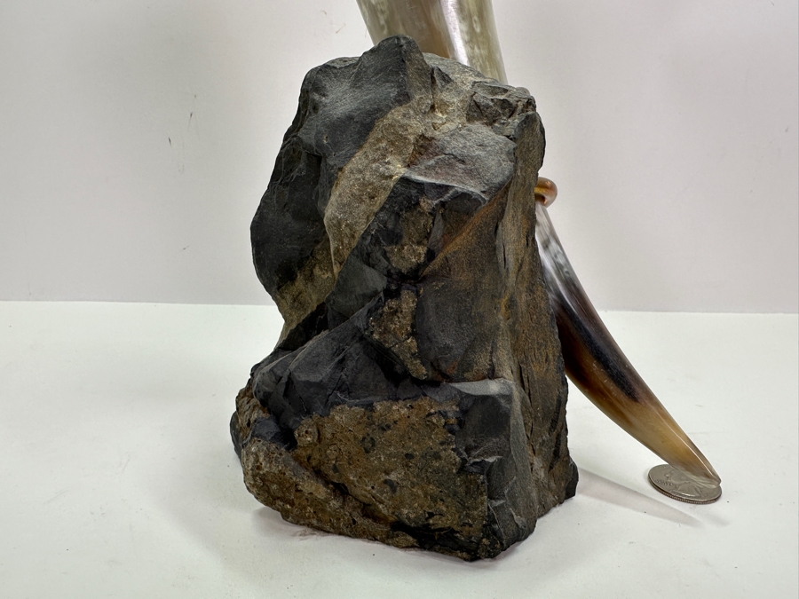 Norse Tradesman Curved Drinking Horn Bundle with Stand and Holster 10'H x 7'W [Photo 6]