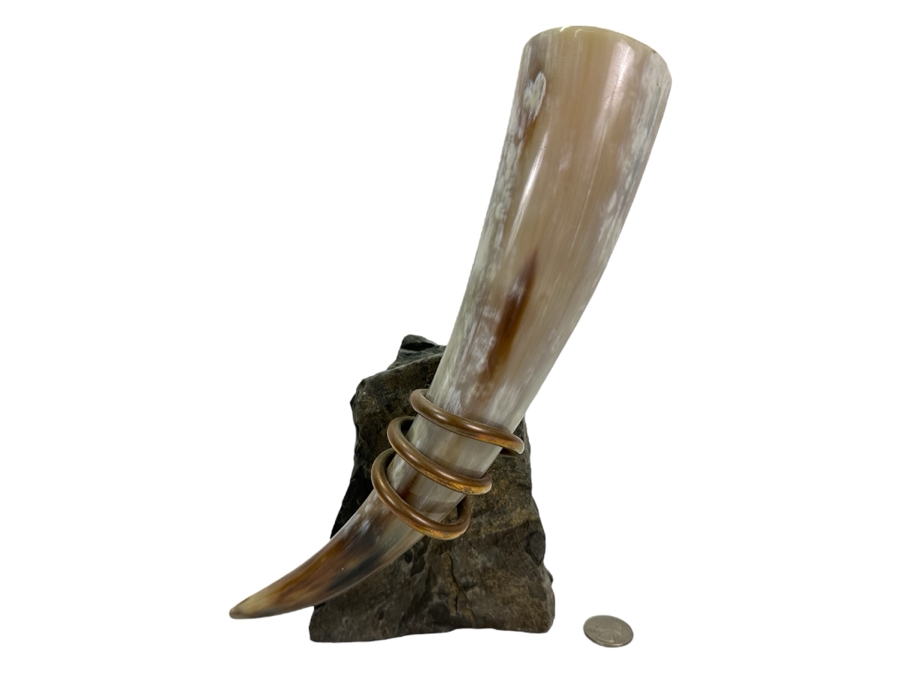 Norse Tradesman Curved Drinking Horn Bundle with Stand and Holster 10'H x 7'W [Photo 1]