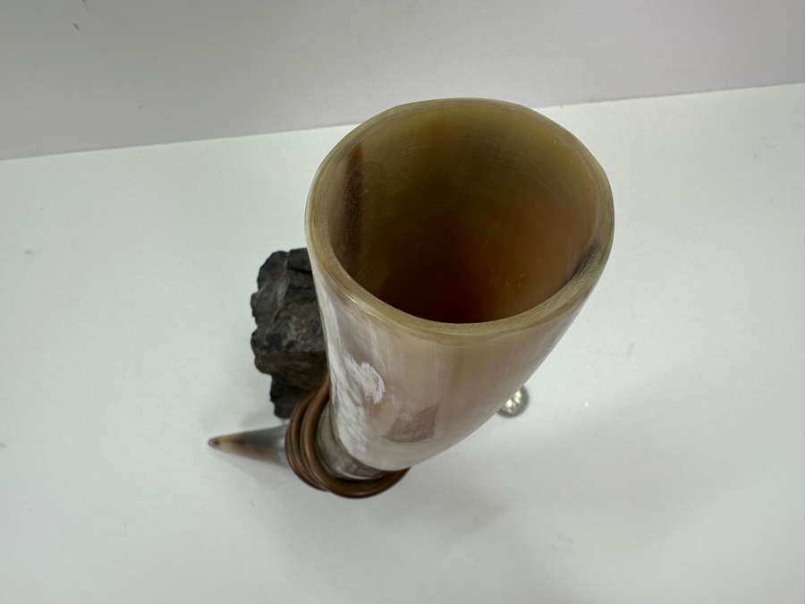 Norse Tradesman Curved Drinking Horn Bundle with Stand and Holster 10'H x 7'W [Photo 4]