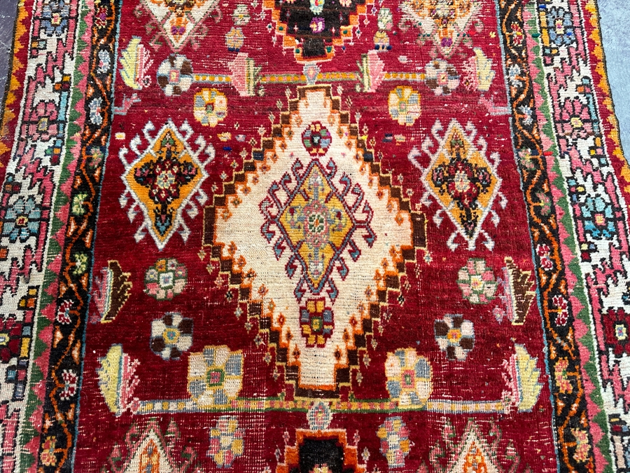 Hand Knotted Wool Persian Area Rug 52 X 91 [Photo 3]