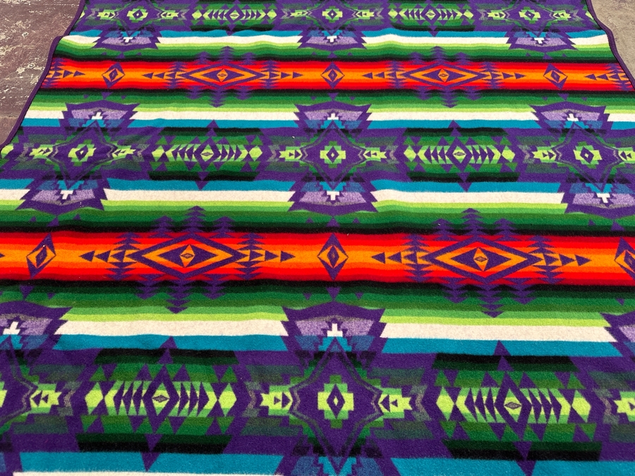 New Pendleton Wool Blanket 80' X 65' With Premium Large Leather Carrier [Photo 3]