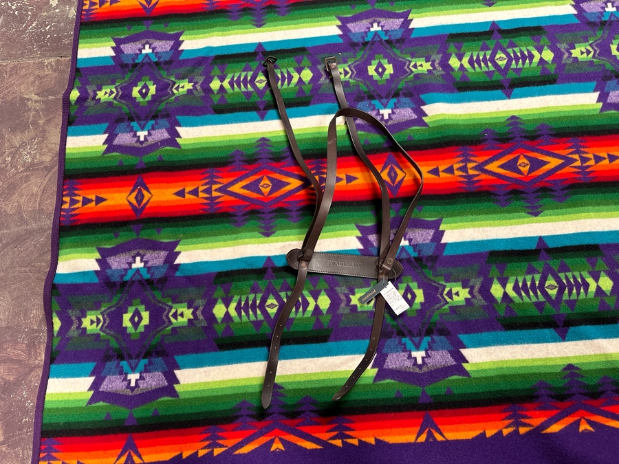 New Pendleton Wool Blanket 80' X 65' With Premium Large Leather Carrier [Photo 7]