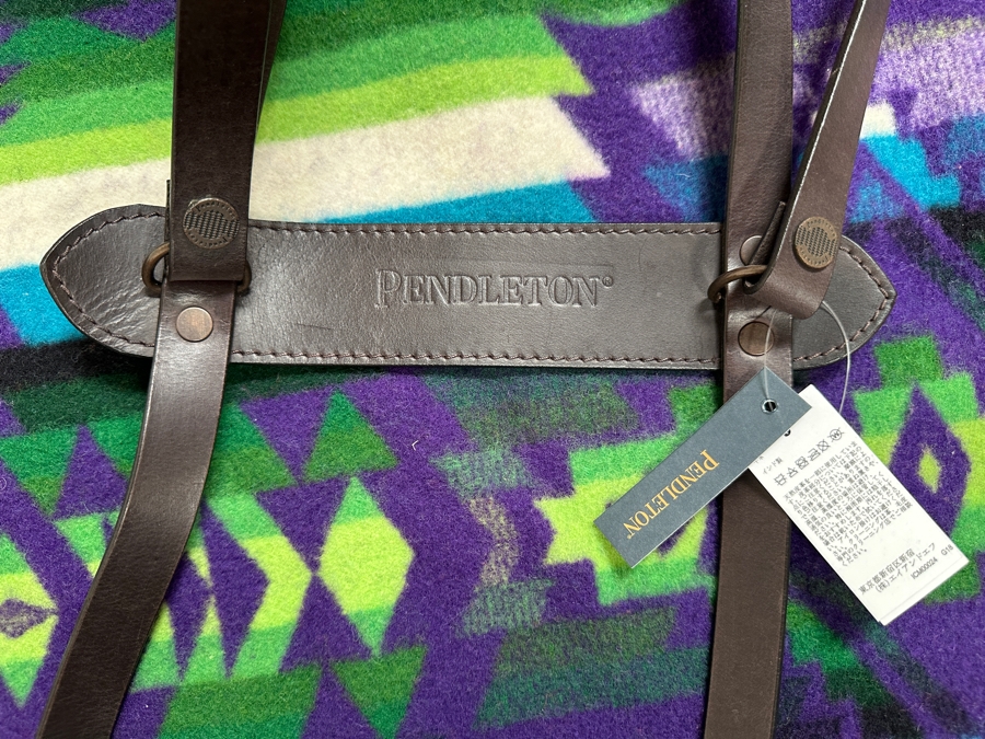 New Pendleton Wool Blanket 80' X 65' With Premium Large Leather Carrier [Photo 8]