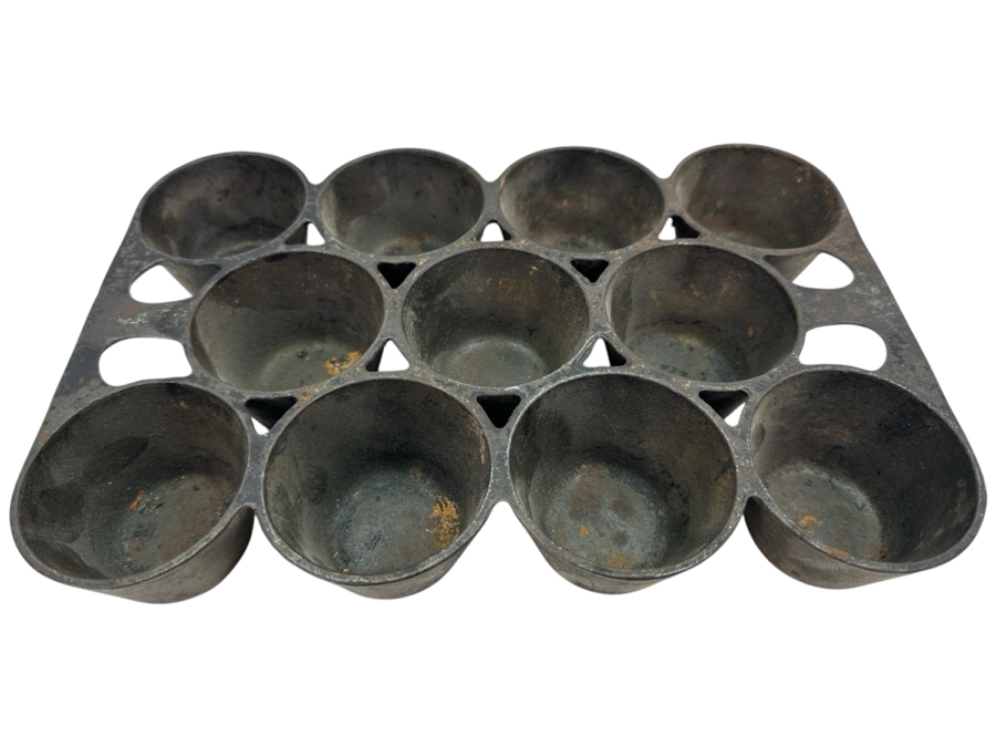 Antique Griswold Erie, PA No. 10 948 Cast Iron Muffin Popover Pan 11W X 7.5D X 1.5H [Photo 1]