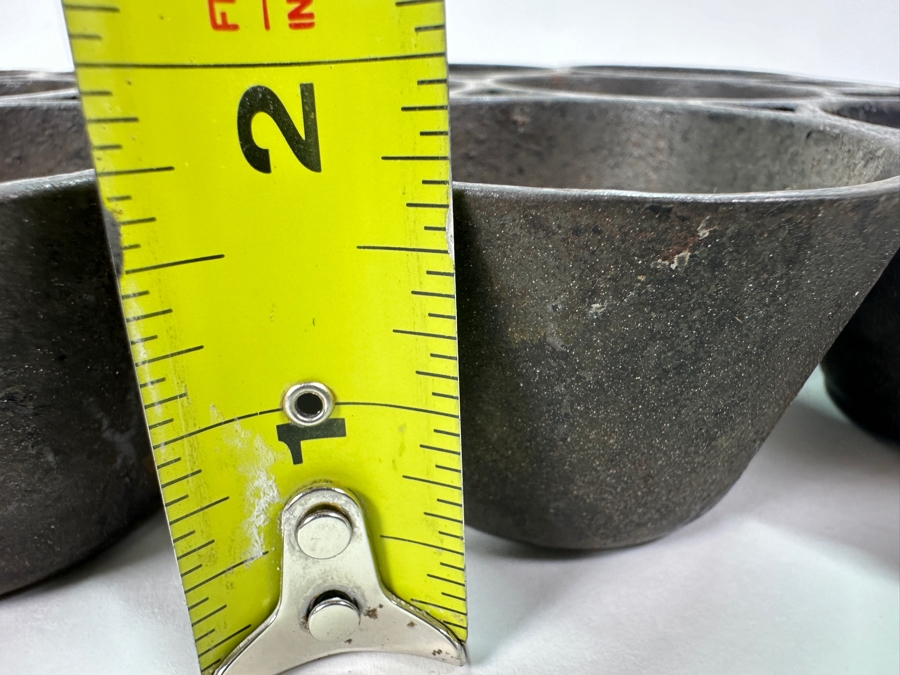 Antique Griswold Erie, PA No. 10 948 Cast Iron Muffin Popover Pan 11W X 7.5D X 1.5H [Photo 12]