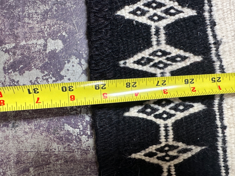 Hand Knotted Wool Peruvian Wall Hanging Small Area Rug 29 X 44 [Photo 3]