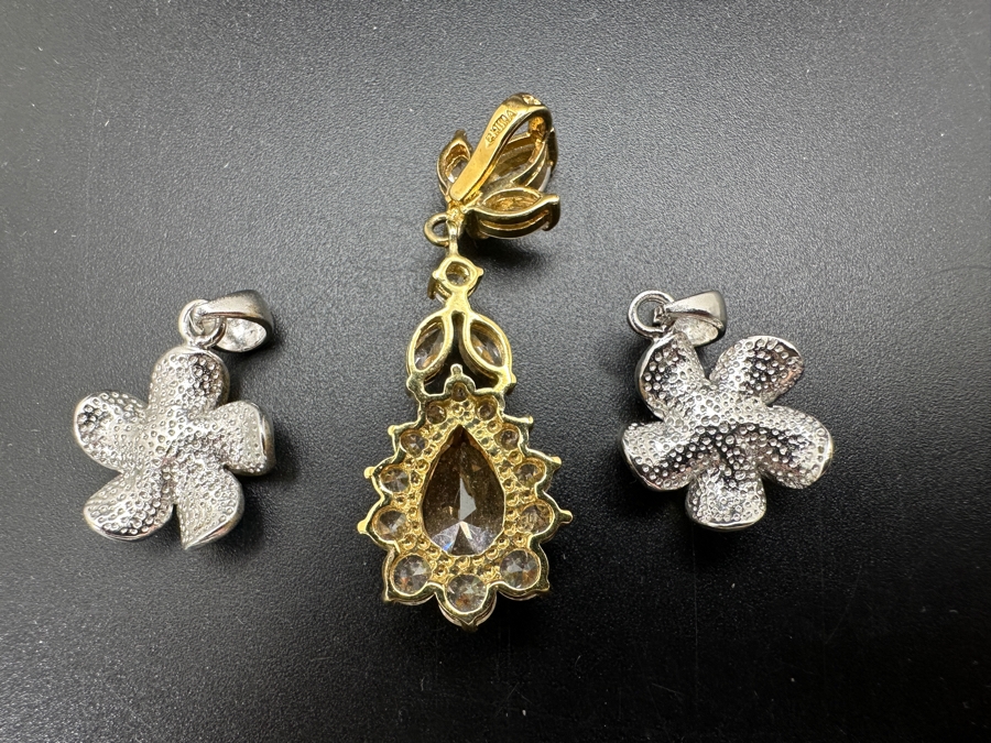 Three Sterling Silver Pendants 11.5g [Photo 6]