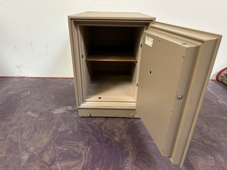 Major Western Safe and Vault Company Floor Safe with Dial Combination 17W x 24D x 24H [Photo 3]