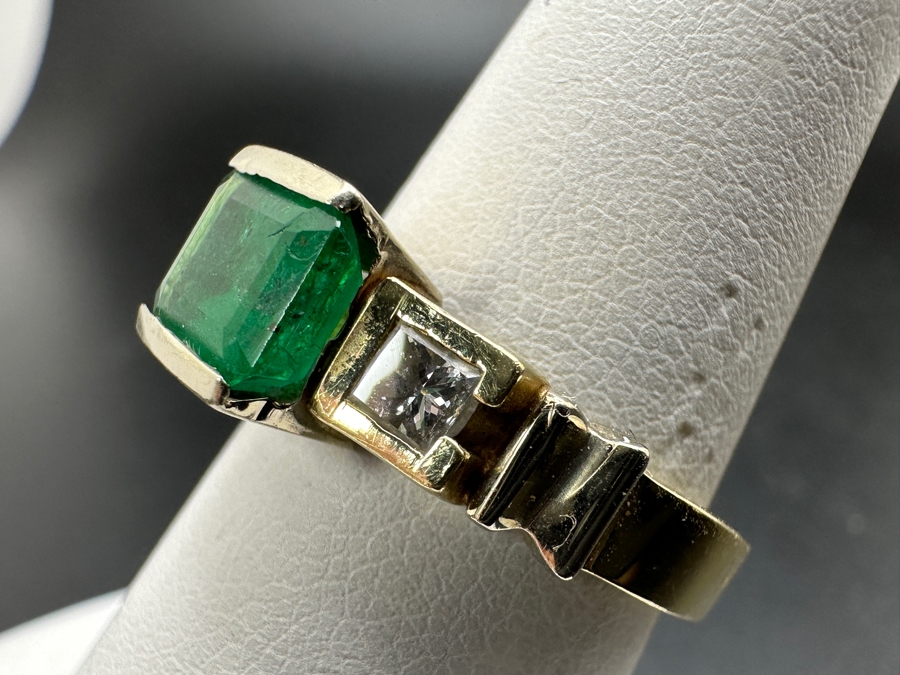 14k Gold Natural Emerald 7.35mm X 5.25mm (Est. 1ct) Set With (2) .09 Princess Cut Diamonds (Est. .18cttw) Size 7 6g Retails $4,800 [Photo 9]
