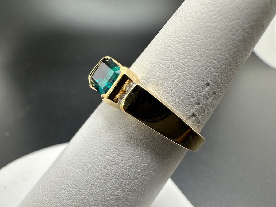 10k Gold Faux Emerald Set With (2) .01 Diamonds (.02cttw) Size 7 2.9g Retails $600 [Photo 5]