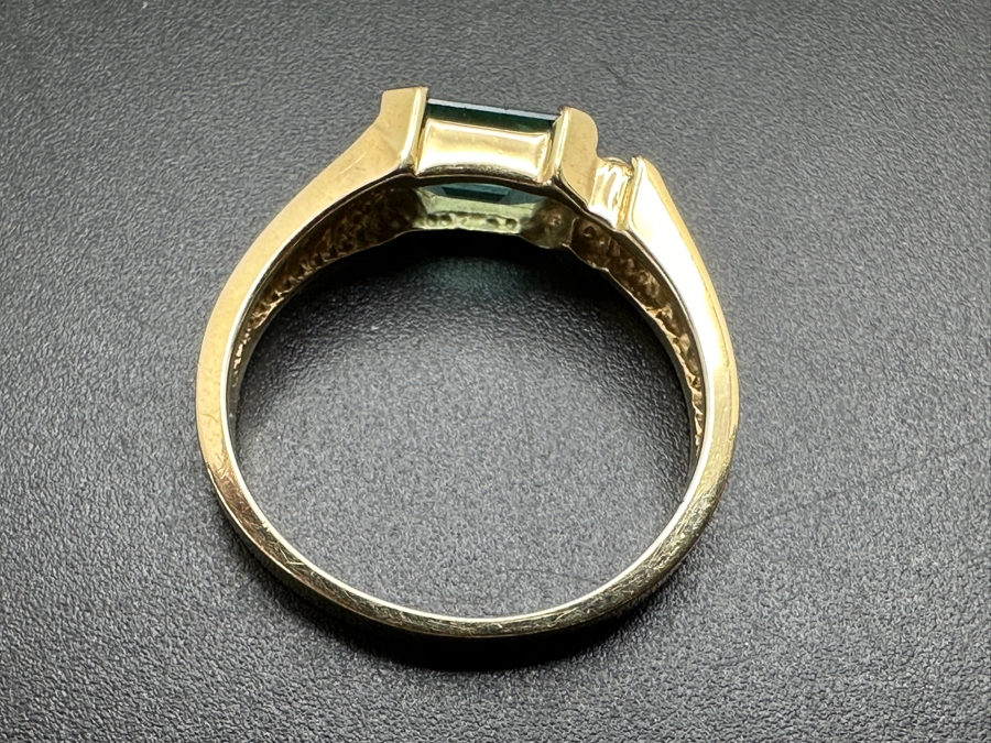 10k Gold Faux Emerald Set With (2) .01 Diamonds (.02cttw) Size 7 2.9g Retails $600 [Photo 7]