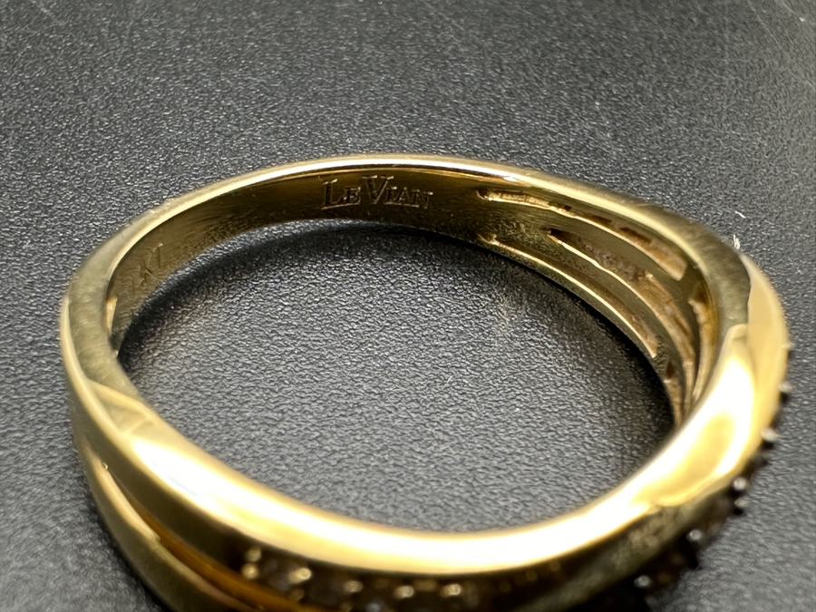 14k Gold Le Vian Diamond Ring Set With (12) 1.5mm Round Diamonds (Est. .18cttw) And (10) .1mm Round Diamonds (Est. .05cttw) ~1/4cttw Size 7 3.2g Retails $1,600 [Photo 7]