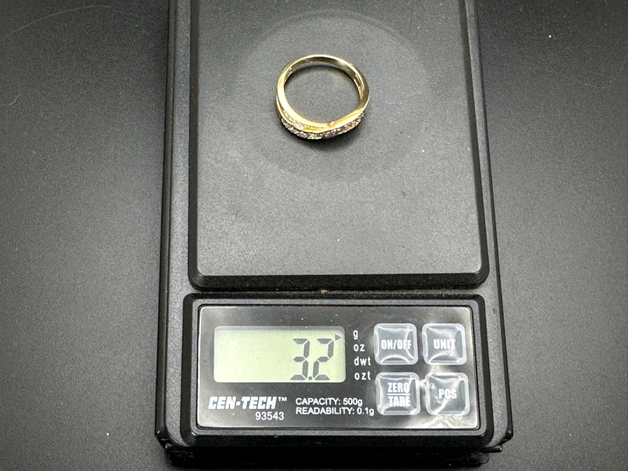 14k Gold Le Vian Diamond Ring Set With (12) 1.5mm Round Diamonds (Est. .18cttw) And (10) .1mm Round Diamonds (Est. .05cttw) ~1/4cttw Size 7 3.2g Retails $1,600 [Photo 11]