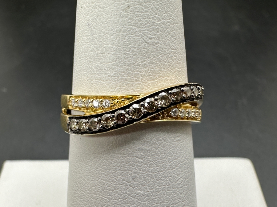 14k Gold Le Vian Diamond Ring Set With (12) 1.5mm Round Diamonds (Est. .18cttw) And (10) .1mm Round Diamonds (Est. .05cttw) ~1/4cttw Size 7 3.2g Retails $1,600 [Photo 2]