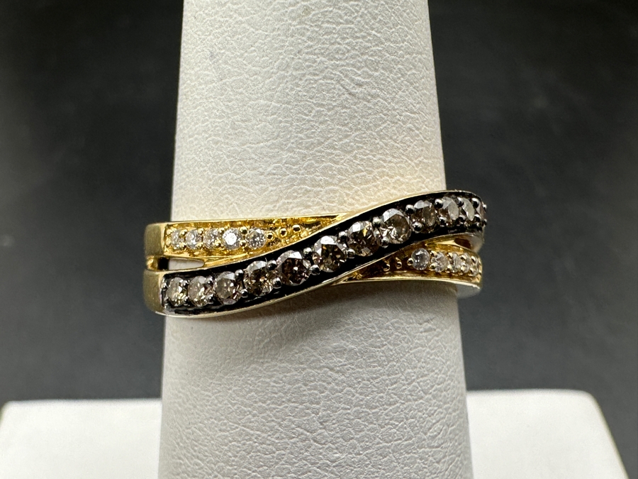 14k Gold Le Vian Diamond Ring Set With (12) 1.5mm Round Diamonds (Est. .18cttw) And (10) .1mm Round Diamonds (Est. .05cttw) ~1/4cttw Size 7 3.2g Retails $1,600 [Photo 3]