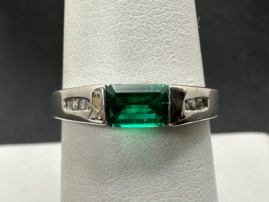 10k Gold Hydrothermal Synthetic Emerald Ring With (4) .01 Natural Diamonds (.04cttw) Size 8.25 2g Retails $500 [Photo 2]