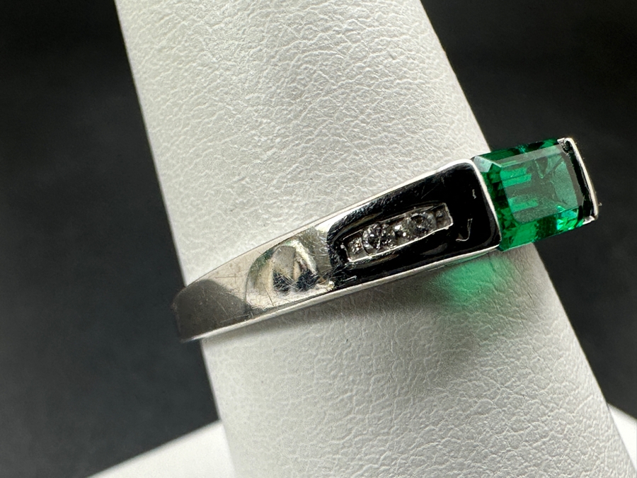 10k Gold Hydrothermal Synthetic Emerald Ring With (4) .01 Natural Diamonds (.04cttw) Size 8.25 2g Retails $500 [Photo 4]