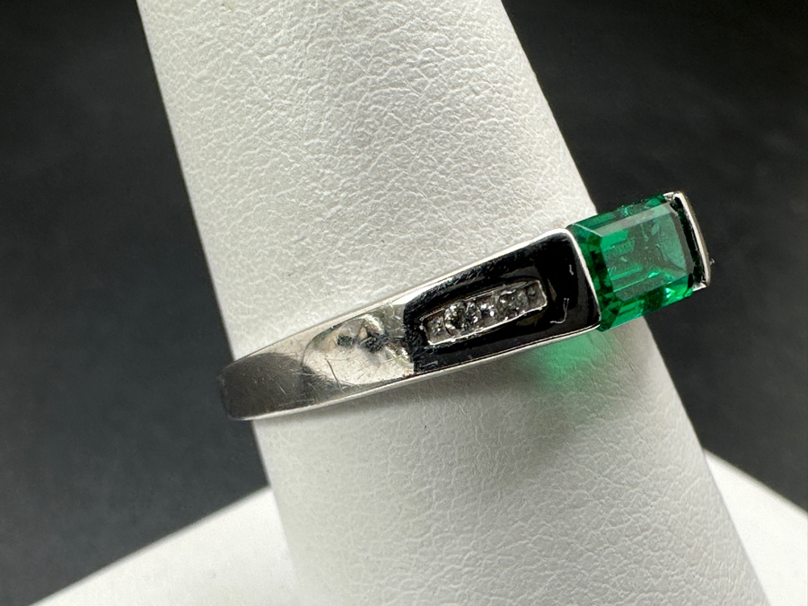 10k Gold Hydrothermal Synthetic Emerald Ring With (4) .01 Natural Diamonds (.04cttw) Size 8.25 2g Retails $500 [Photo 3]