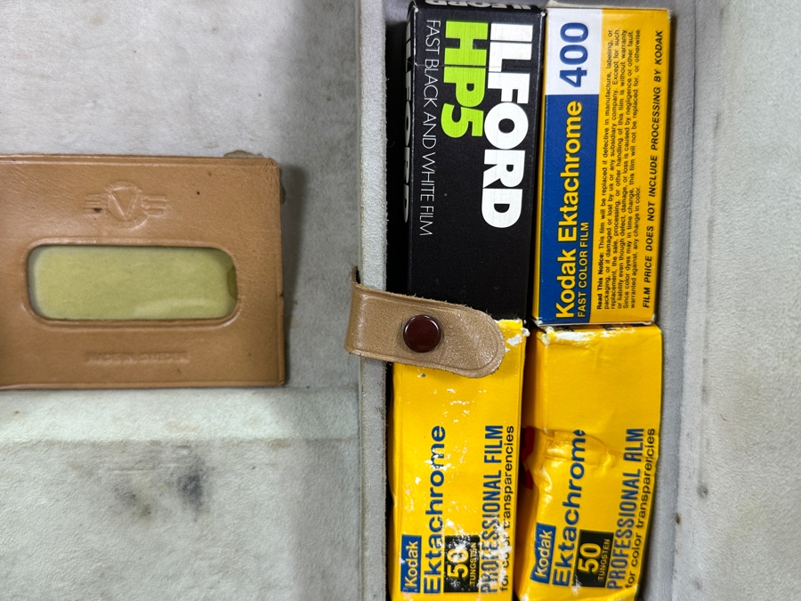 Vintage Hasselblad 500C Film Camera With Carl Zeiss Planar 1:2.8 f=80mm Lens And Carl Zeiss Synchro-Compur Sonnar 1:5.6 f=250mm Lens Plus Camera Bag And Old Film [Photo 29]