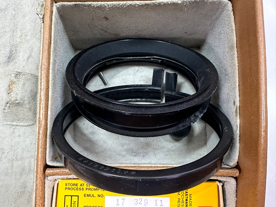 Vintage Hasselblad 500C Film Camera With Carl Zeiss Planar 1:2.8 f=80mm Lens And Carl Zeiss Synchro-Compur Sonnar 1:5.6 f=250mm Lens Plus Camera Bag And Old Film [Photo 27]