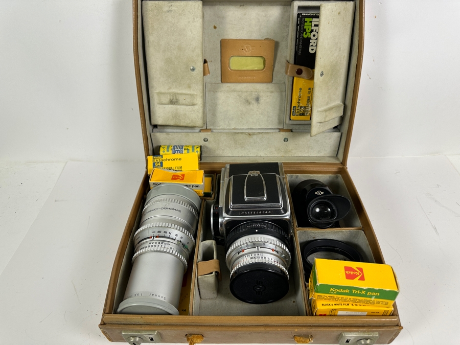 Vintage Hasselblad 500C Film Camera With Carl Zeiss Planar 1:2.8 f=80mm Lens And Carl Zeiss Synchro-Compur Sonnar 1:5.6 f=250mm Lens Plus Camera Bag And Old Film [Photo 3]