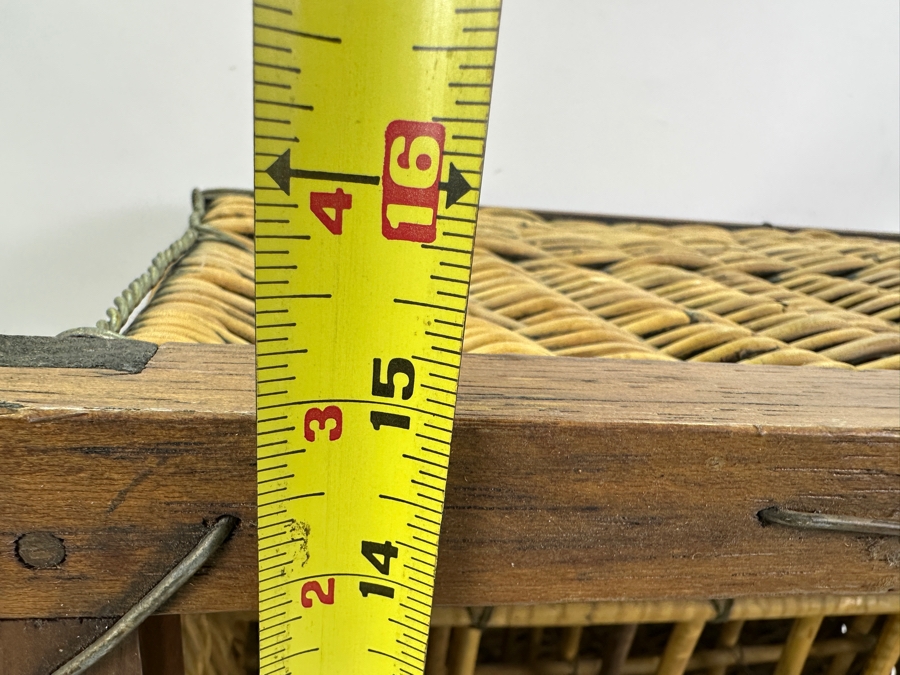 Antique French Wicker Wine Carrier 22.5W x 15D x 15.5H [Photo 11]