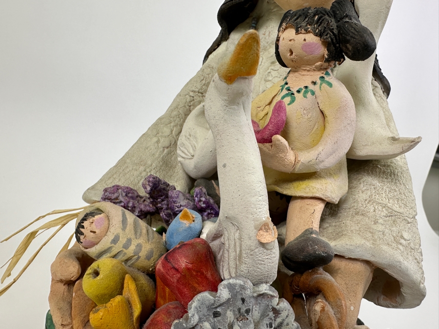 Native American Storyteller Pottery By Linda Zaiser 9W X 12D X 15.5H Retails $375 [Photo 20]