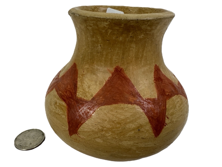 Tarahumara Pottery Vase 4'H [Photo 1]