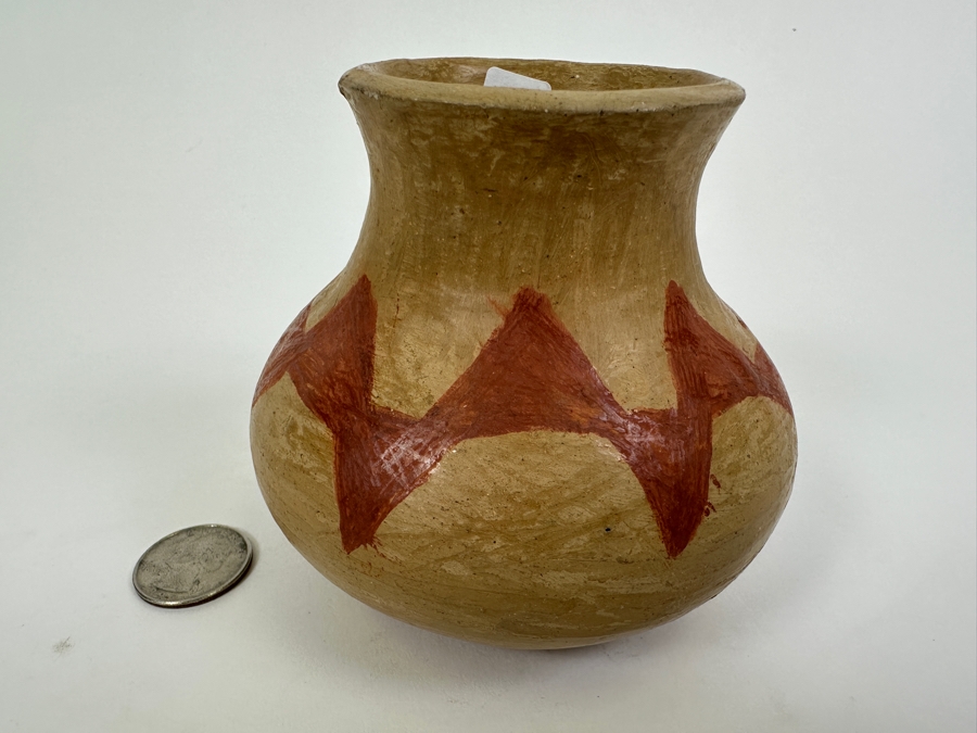 Tarahumara Pottery Vase 4'H [Photo 3]