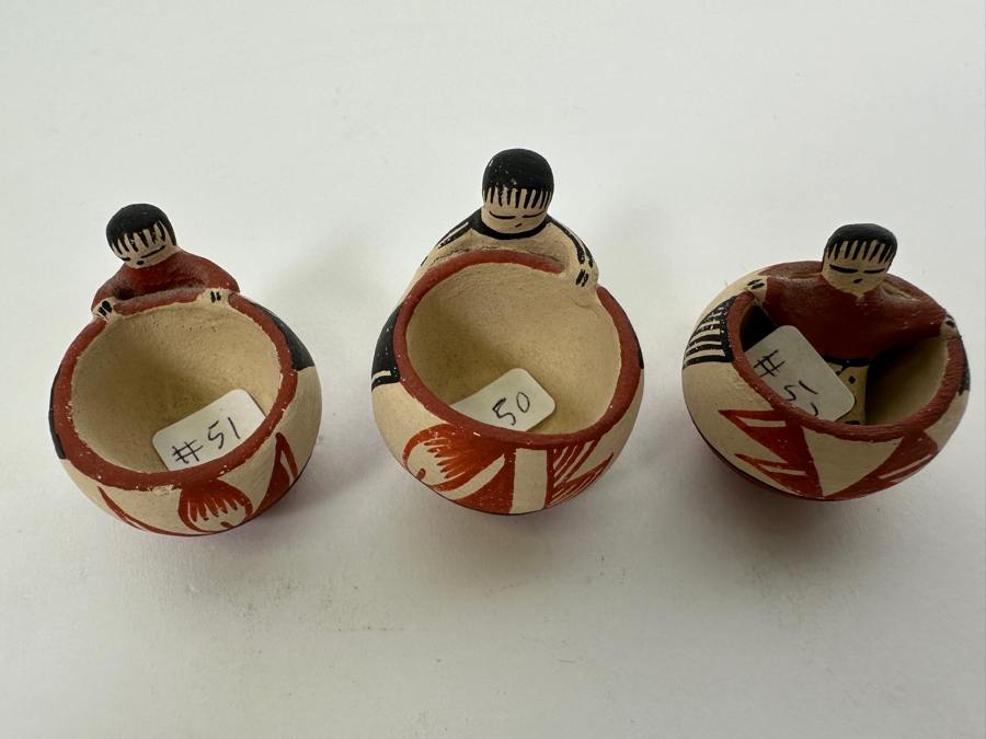 Lot of (3) Miniature Jemez Pottery Pots 1'H [Photo 4]