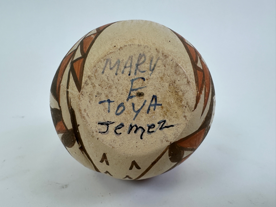 Mary E. Toya (1934-1990) Jemez Pueblo Owl Pottery Figurine 5H [Photo 7]