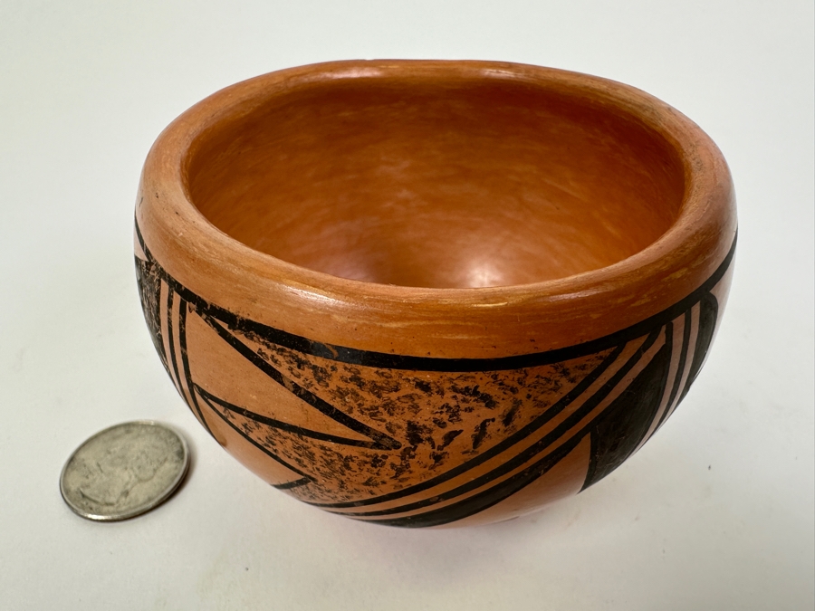 Small Signed Hopi Pottery Jar 2.5H [Photo 4]