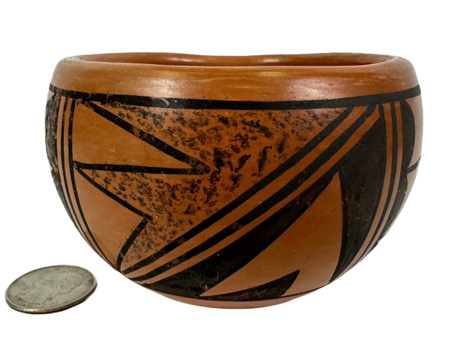 Small Signed Hopi Pottery Jar 2.5H [Photo 1]