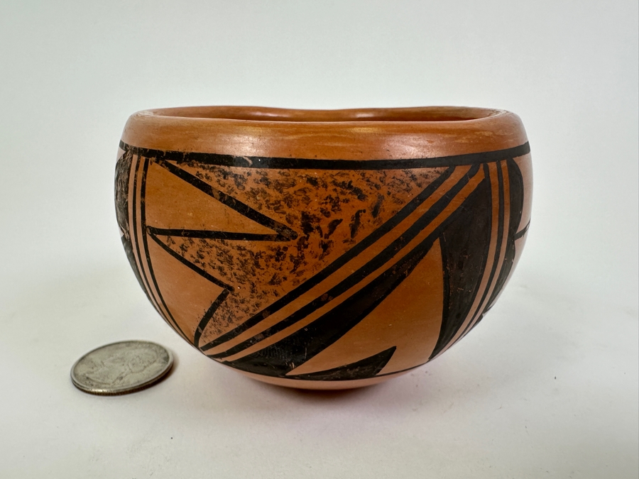 Small Signed Hopi Pottery Jar 2.5H [Photo 2]