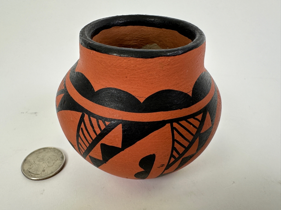 Vintage Native American Pottery Pot [Photo 3]
