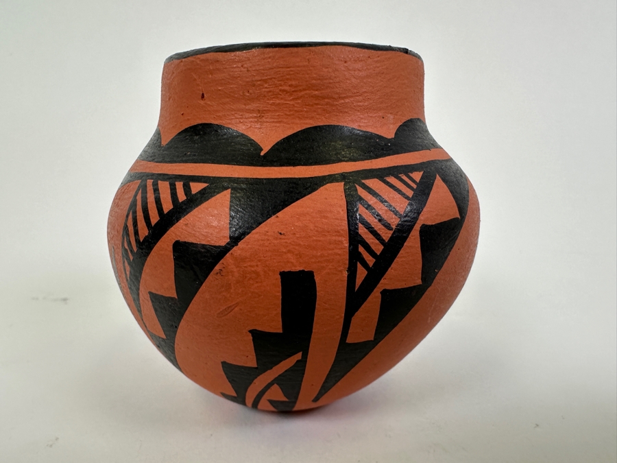 Vintage Native American Pottery Pot [Photo 4]